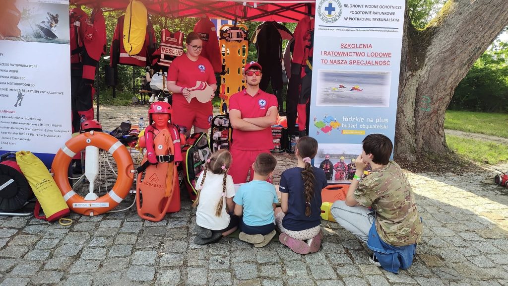 b10-1024x576 Gminny Dzień Dziecka w Szymczycach z udziałem Rejonowego WOPR Piotrków Trybunalski