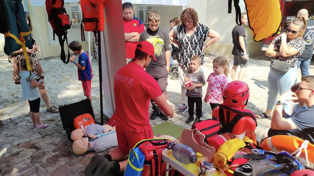 b5-1024x576 Gminny Dzień Dziecka w Szymczycach z udziałem Rejonowego WOPR Piotrków Trybunalski