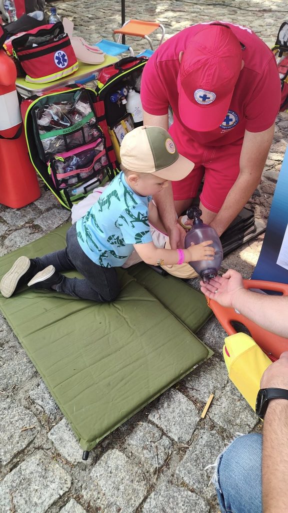 b8-576x1024 Gminny Dzień Dziecka w Szymczycach z udziałem Rejonowego WOPR Piotrków Trybunalski