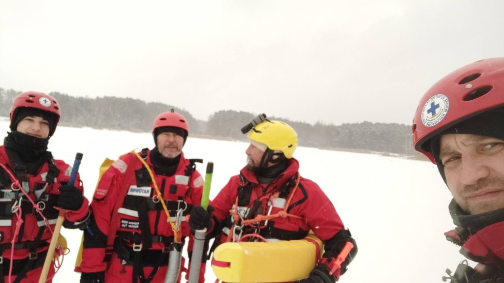 s2-1024x576 Ratownicy WOPR doskonalili umiejętności w ratownictwie lodowym – 11 stycznia w Piotrkowie Trybunalskim