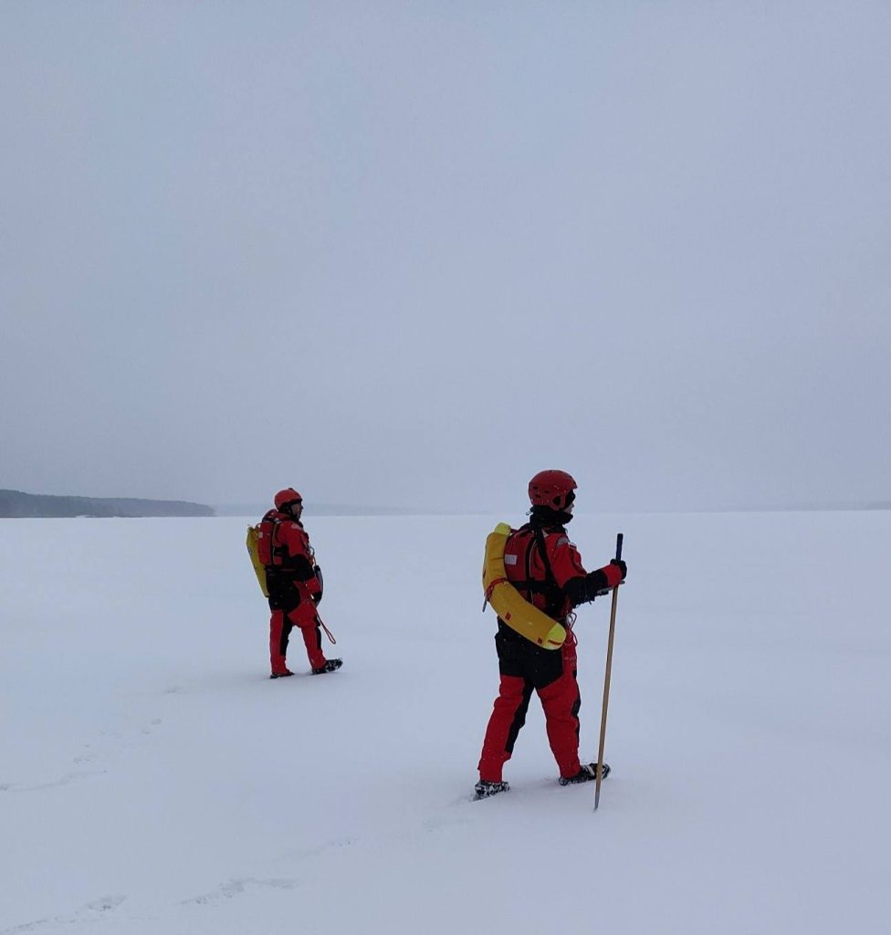 s3-976x1024 Ratownicy WOPR doskonalili umiejętności w ratownictwie lodowym – 11 stycznia w Piotrkowie Trybunalskim