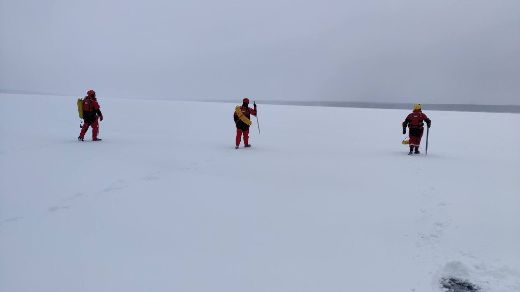 s4-1024x576 Ratownicy WOPR doskonalili umiejętności w ratownictwie lodowym – 11 stycznia w Piotrkowie Trybunalskim