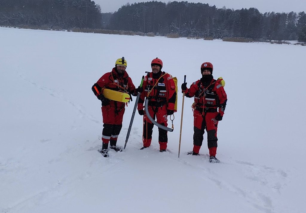 s5-1024x715 Ratownicy WOPR doskonalili umiejętności w ratownictwie lodowym – 11 stycznia w Piotrkowie Trybunalskim