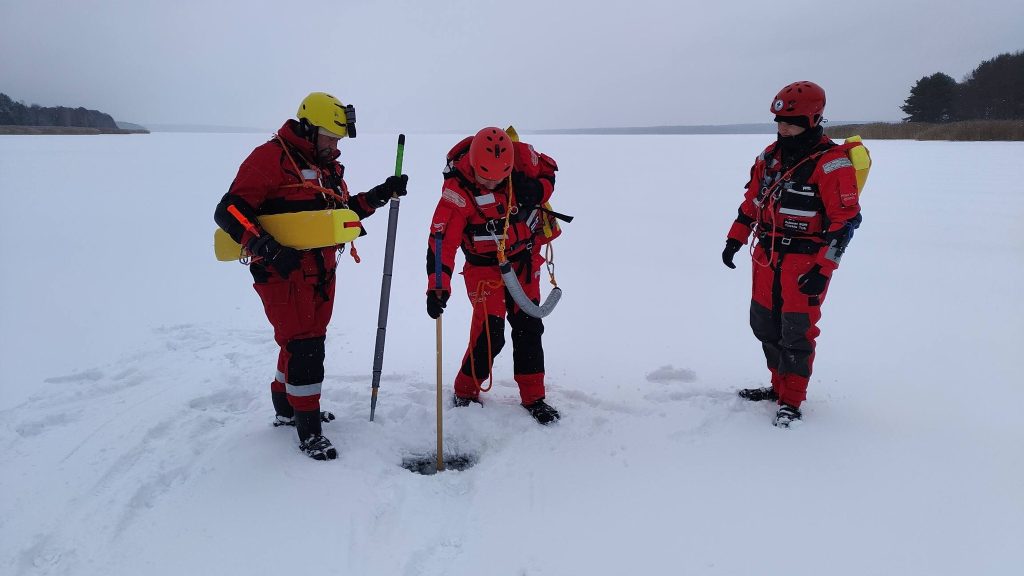 s6-1024x576 Ratownicy WOPR doskonalili umiejętności w ratownictwie lodowym – 11 stycznia w Piotrkowie Trybunalskim