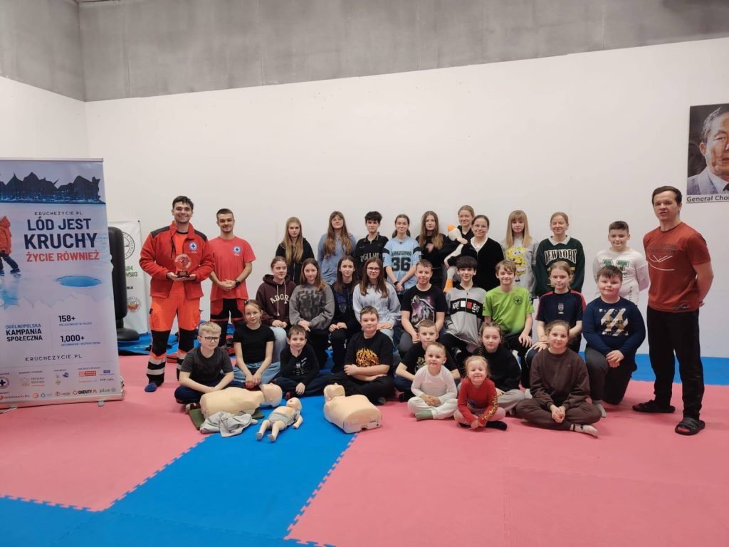 t1-1024x768 Ratownicy WOPR w ramach kampanii „Kruche Życie” odwiedzili Piotrkowską Akademię Taekwon-do