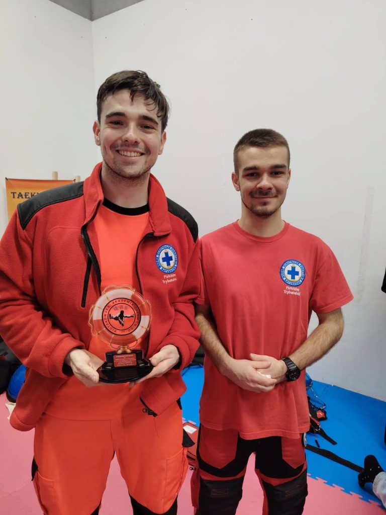 t6-768x1024 Ratownicy WOPR w ramach kampanii „Kruche Życie” odwiedzili Piotrkowską Akademię Taekwon-do